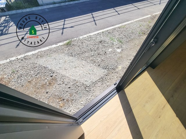 都城市下長飯町R7(A号棟)のバルコニー|風をしっかりと感じられるバルコニーでは、毎日が洗濯日和です。広々としているので洗濯も楽しくなるでしょうし、気分転換にバルコニーからの眺めを楽しむのもいいでしょう。