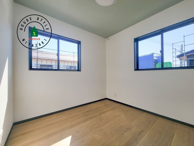 都城市下長飯町R7(A号棟)の子供部屋|穏やかな光が差し込む室内には、穏やかな時間が流れます。