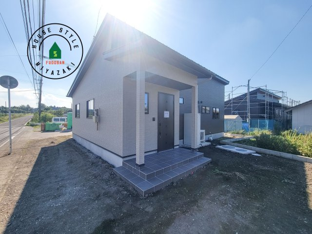 都城市下長飯町R7(A号棟)の外観|デザイン性のある外観です。