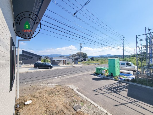 都城市下長飯町R7(A号棟)の展望|窓から緑が見える物件も魅力的です。