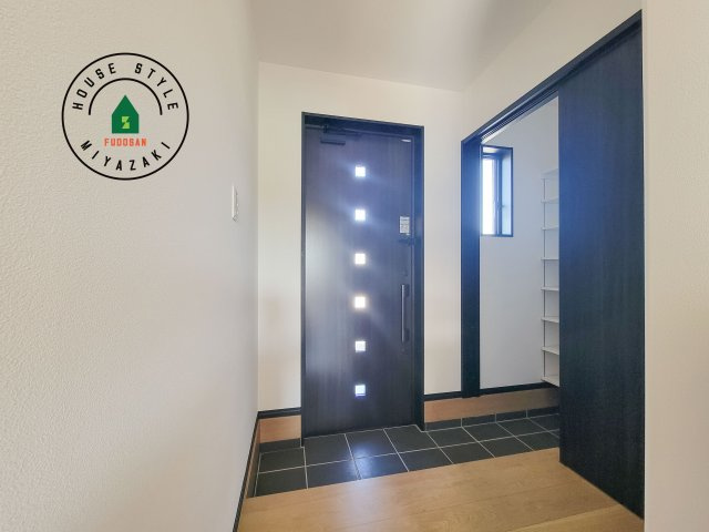 都城市下長飯町R7(A号棟)の防犯設備|二重ロックでしっかり防犯対策ができます。