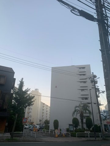 山科音羽マンションA棟の外観