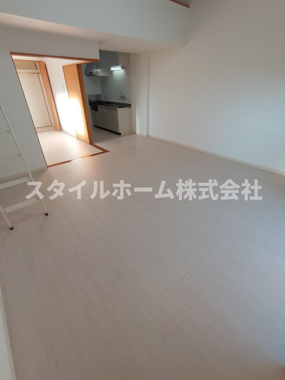 Life Kannariの居間・リビング|同建物内別部屋の写真です。