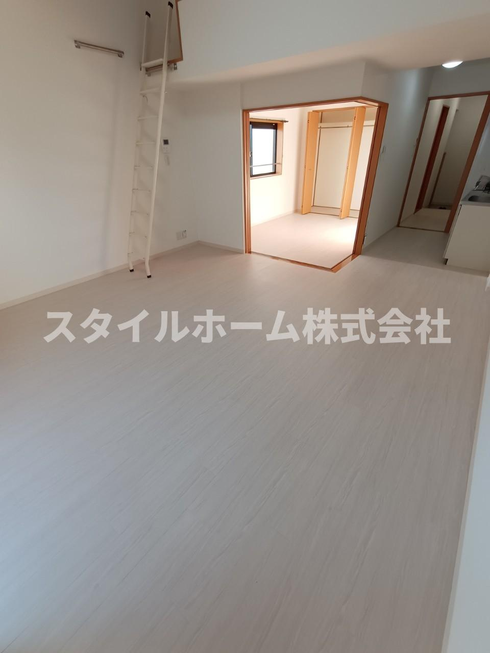 Life Kannariの居間・リビング|同建物内別部屋の写真です。