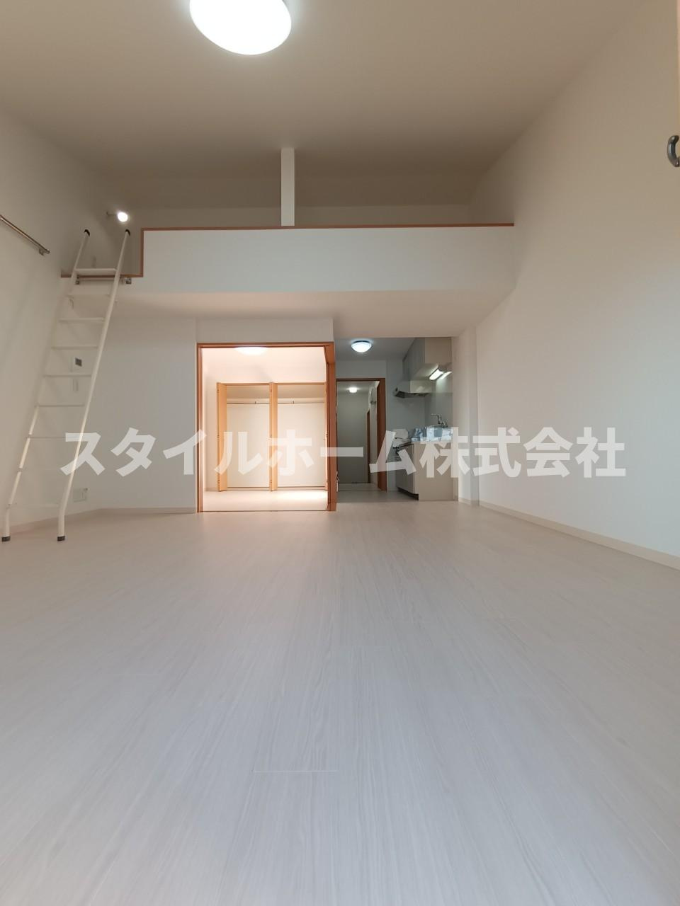 Life Kannariの居間・リビング|同建物内別部屋の写真です。