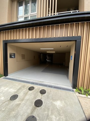 アトラス京都御所西の駐車場