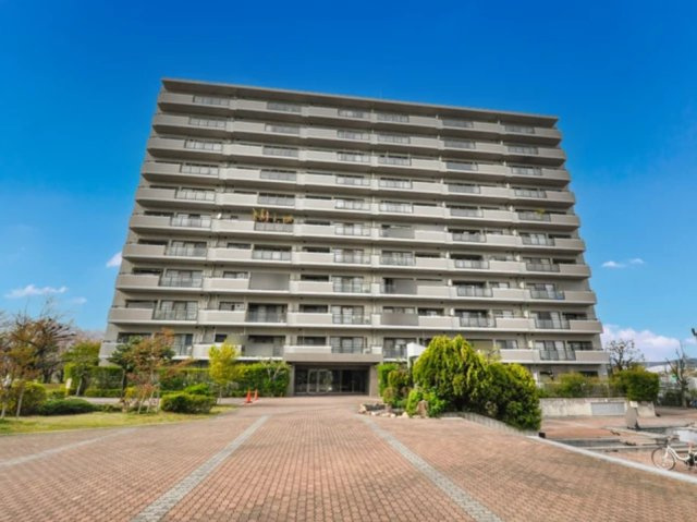 グランデュール鴨川Ⅲ番館の外観