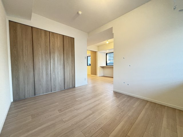 イーグルコート伏見桃山の洋室|扉が無いのでスムーズに移動できます！