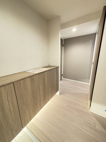 イーグルコート伏見桃山の玄関|大容量シューズクローゼット！