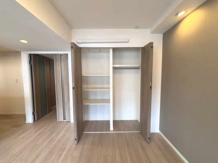 イーグルコート伏見桃山の収納|可動式の広々収納♪