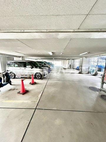 プリムールの駐車場|屋根付き