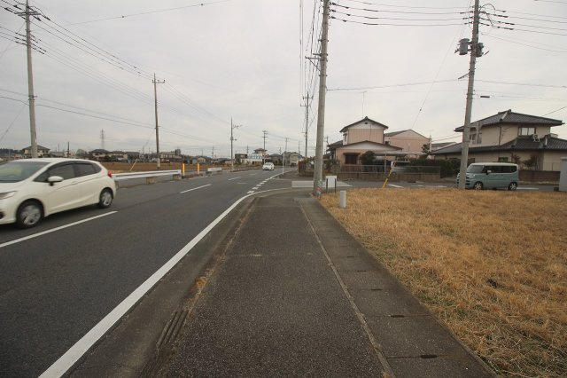 壬生町大師町の前面道路含む現地写真|北西側道路（2025年12月撮影）