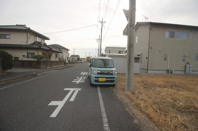 壬生町大師町の前面道路含む現地写真|北東側道路（2025年12月撮影）