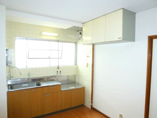 中沢マンションのキッチン|コンパクトなキッチンで掃除もラクラク