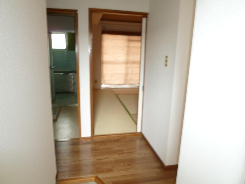 中沢マンションの玄関|収納もある玄関です
