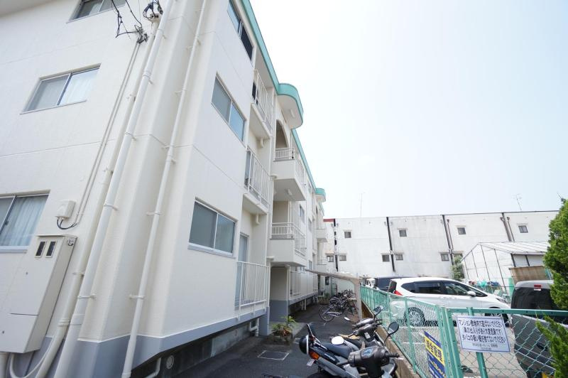 中沢マンションのエントランス|建物の内部です