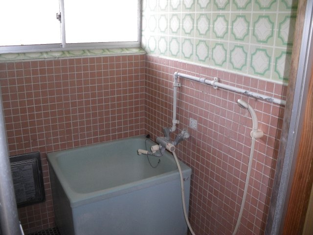 尚学荘　別館の浴室|コンパクトで使いやすいお風呂です