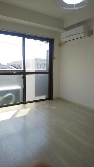 山田ビルの寝室