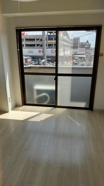 山田ビルの居間・リビング