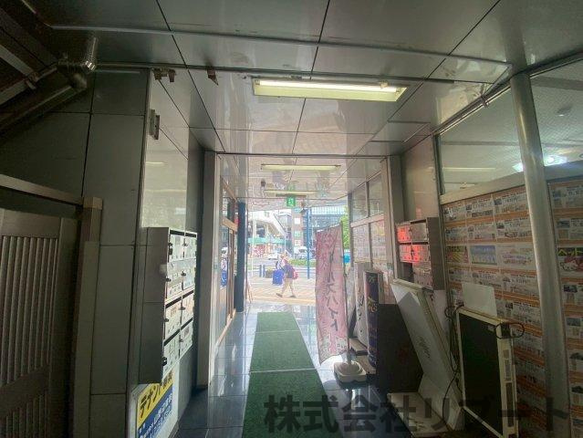 プラザニュー松戸ビルのエントランス