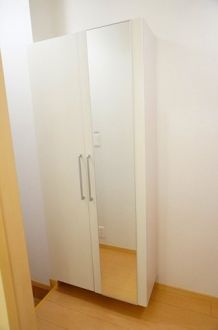 ヴィアーレ・１３の玄関|その他