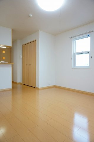 ヴィアーレ・１３の居間・リビング|居室・リビング