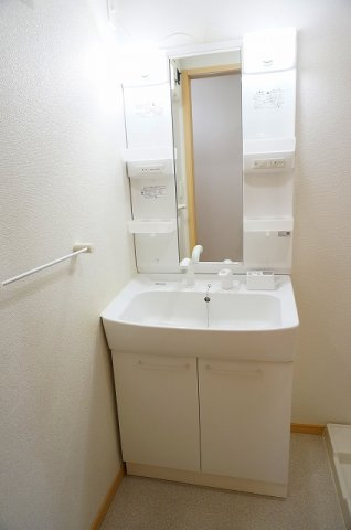 ヴィアーレ・１３の洗面所|洗面所