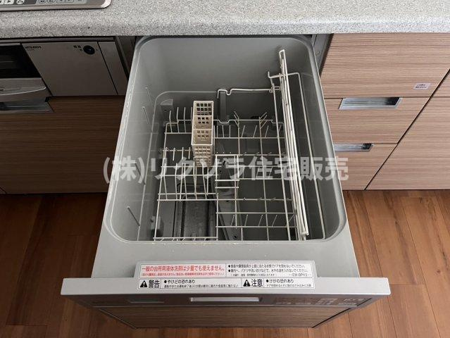 アズ・プレミアムステージ寝屋川の設備|食器洗い乾燥機
■物件内覧・資金計画相談・住宅ローン相談、リフォーム相談、お問合せ受付中■
※当日・翌日のご内覧、ご相談はお電話でのお問合せがスムーズです！