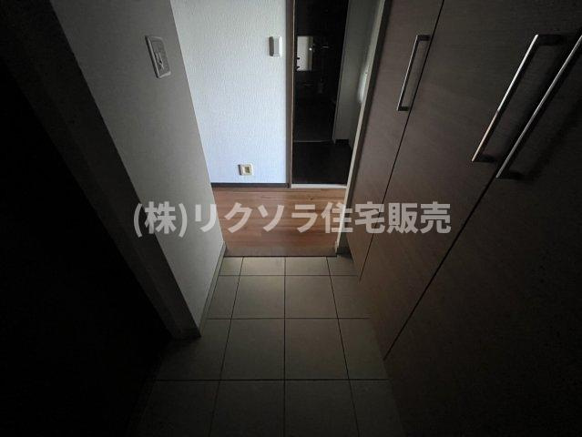 アズ・プレミアムステージ寝屋川の内装|玄関内部
■物件内覧・資金計画相談・住宅ローン相談、リフォーム相談、お問合せ受付中■
※当日・翌日のご内覧、ご相談はお電話でのお問合せがスムーズです！