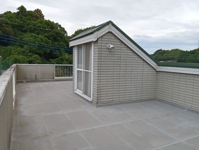 【バルコニー】 | 東金市松之郷　中古戸建 | バルコニーからの眺めを楽しみながら食事をしませんか