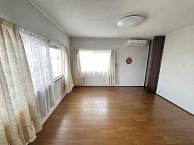 【居間・リビング】 | 【一階一部店舗】佐倉市王子台6丁目　戸建て | 使いやすい居間です