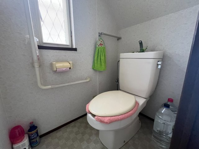 【トイレ】 | 【一階一部店舗】佐倉市王子台6丁目　戸建て | シンプルで使いやすいトイレです