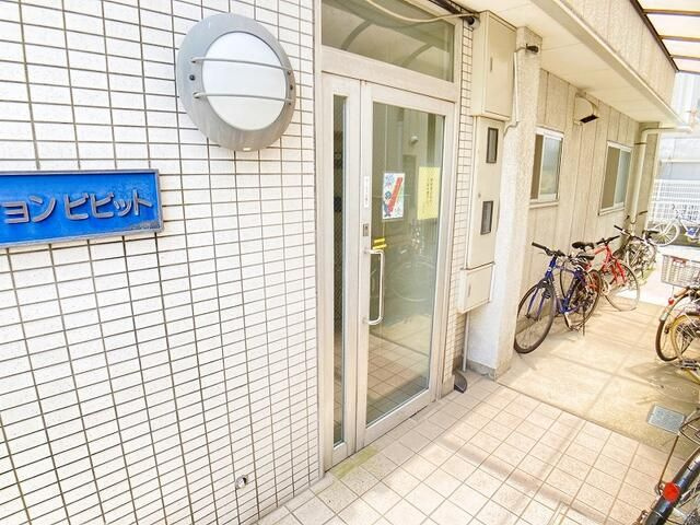 マンションビビットのエントランス