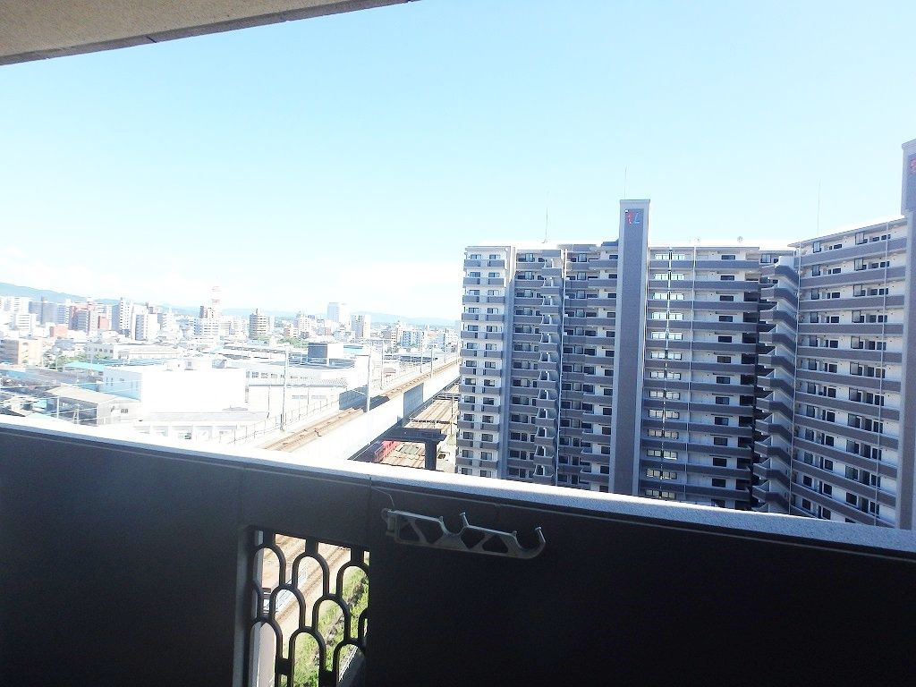 エバーライフネアシティ久留米壱番館のバルコニー|外からの目が気にならないバルコニーで洗濯物が干せます