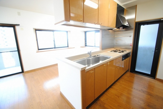 エバーライフネアシティ久留米壱番館のキッチン|お料理しやすいキッチンです