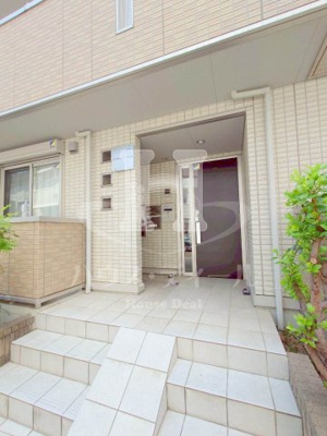 【エントランス】 | スプルース ヴィラ | 落ち着いたエントランスです