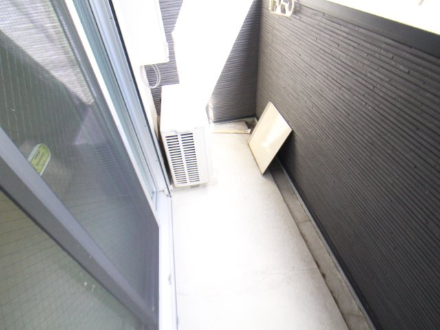 CRASTINE遠里小野のバルコニー|お洗濯にも便利なバルコニー付き