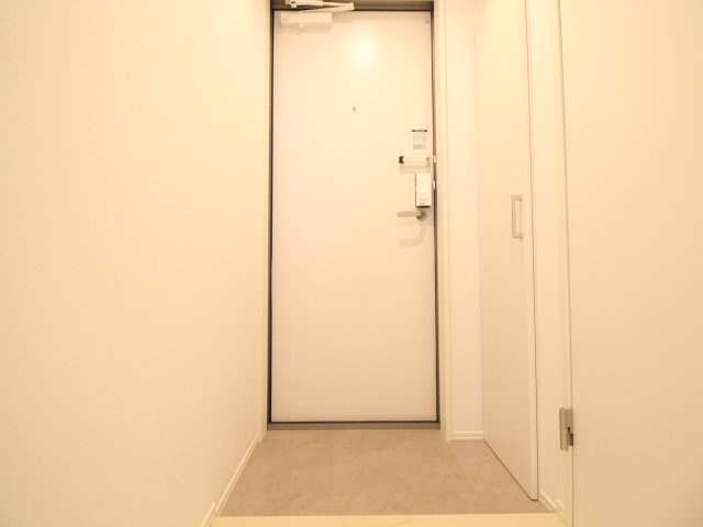 CRASTINE遠里小野の玄関|明るい玄関です