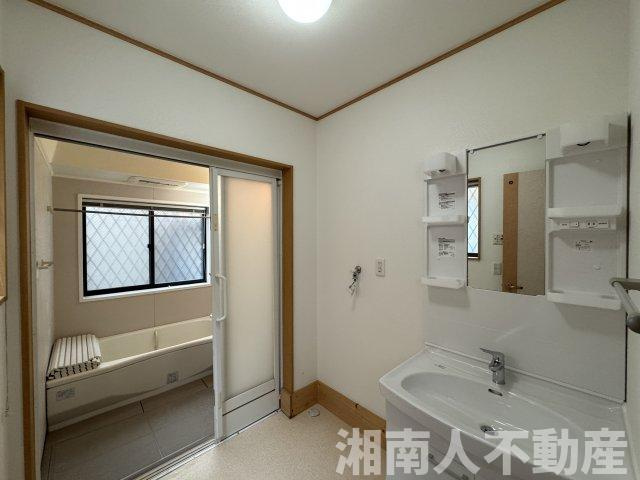 高座郡寒川町宮山 戸建の脱衣所