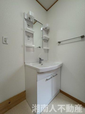 高座郡寒川町宮山 戸建の独立洗面台|独立洗面台で身支度をすべて済ませてしまいましょう