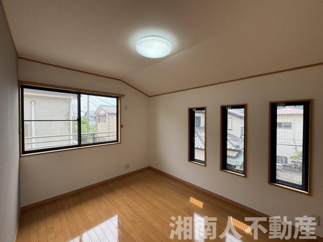 高座郡寒川町宮山 戸建の洋室|個人の部屋や寝室として使える洋室です