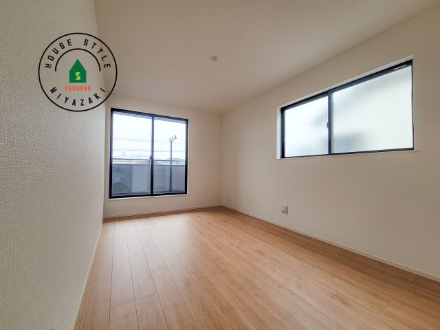 宮崎市大塚町小原田第1-4棟（B号棟）の寝室|主寝室には収納力に優れたクローゼットがありますので、お部屋もすっきり片付きます。