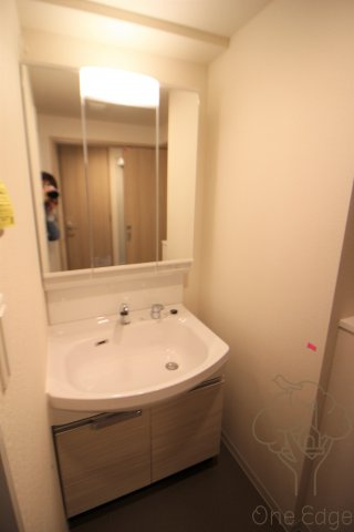 プレサンス梅田東グラッドの独立洗面台