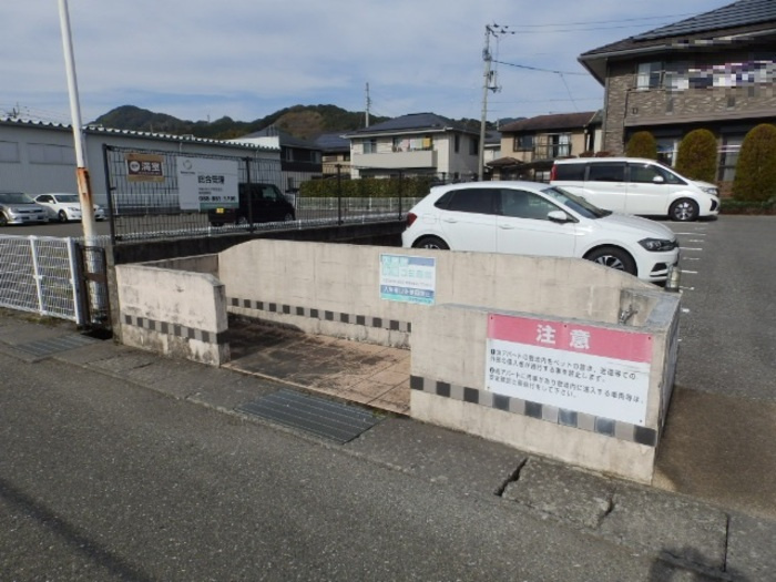 リビングタウン万々 E棟のその他共用部分|ゴミ置き場