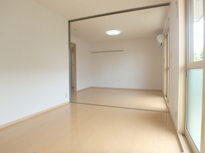 リビングタウン万々 E棟の居間・リビング|居室・リビング