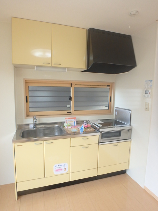 リビングタウン万々 E棟のキッチン|キッチン