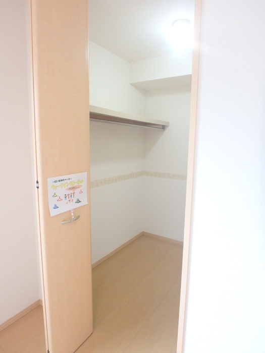 リビングタウン万々 E棟の収納|収納