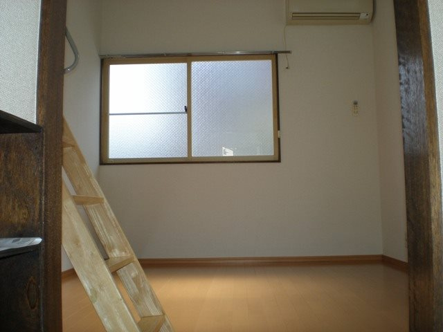 【居間・リビング】 | カーサバンビーナ | エアコン付き