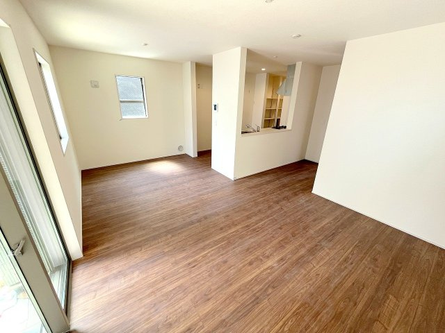 あきる野市小川東2丁目　新築分譲　全3棟　の居間・リビング|2025年撮影