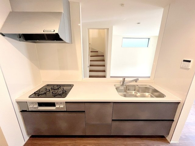 あきる野市小川東2丁目　新築分譲　全3棟　のキッチン|2025年撮影